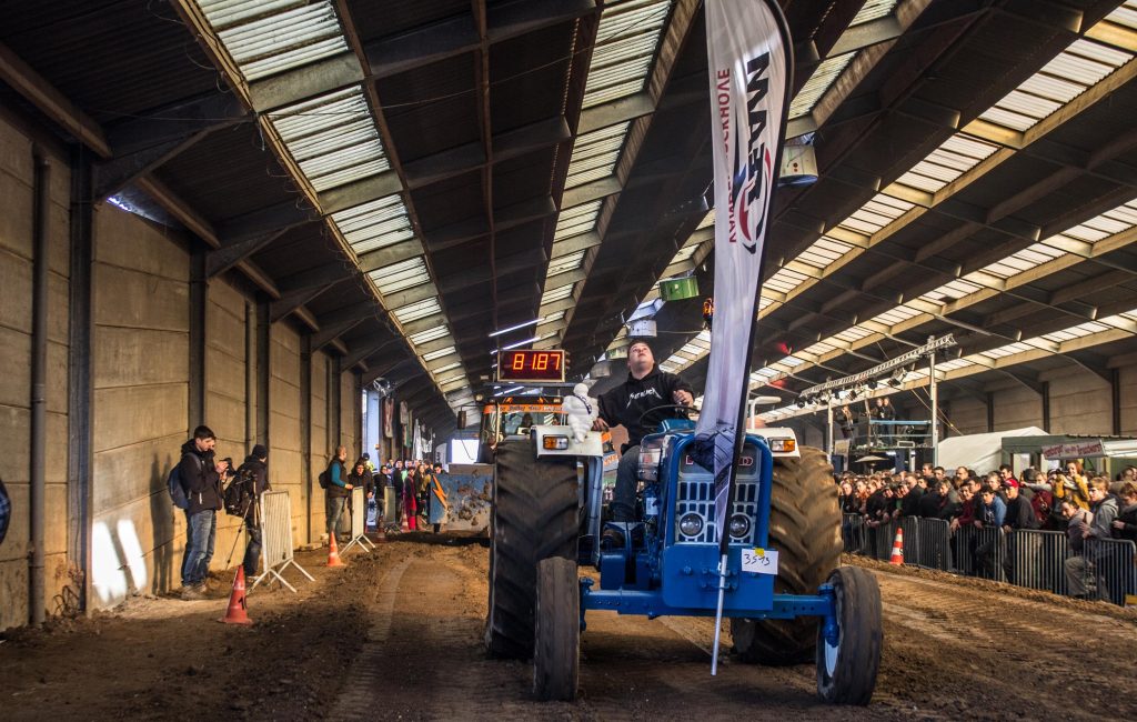Stijn Van der Lindern participe souvent aux councours de traction avec son Ford 5000