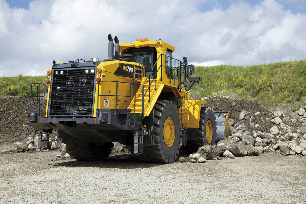 Komatsu WA700-8
